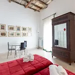 Sant\'Agostino Apartment By Domusicily